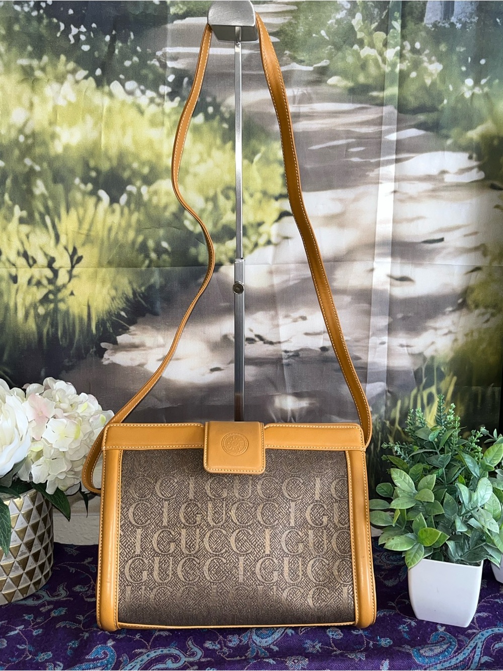 Gucci Vintage Silk Jaquard Canvas Shoulder/Crossbody/Clutch
With COA